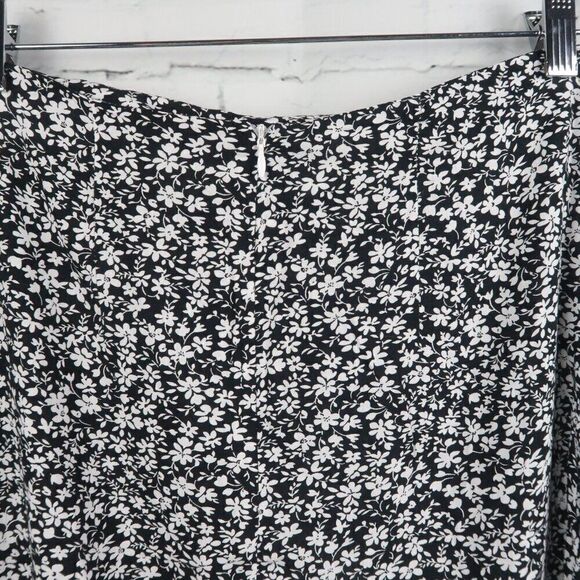 SHEIN BLACK & WHITE FLORAL MAXI SKIRT WITH SIDE SLIT SIZE MEDIUM - Picture 6 of 7